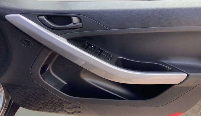 2023 Tata NEXON XMA SUNROOF DIESEL, Diesel, Automatic, 20,452 km, Driver Side Door Panels Control