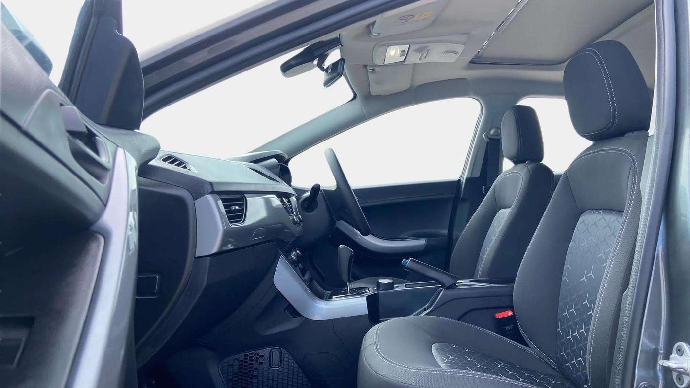 2023 Tata NEXON XMA SUNROOF DIESEL, Diesel, Automatic, 20,452 km, Right Side Front Door Cabin