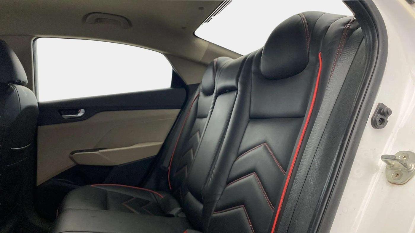 2018 Hyundai Verna 1.6 VTVT SX, CNG, Manual, 34,498 km, Right Side Rear Door Cabin