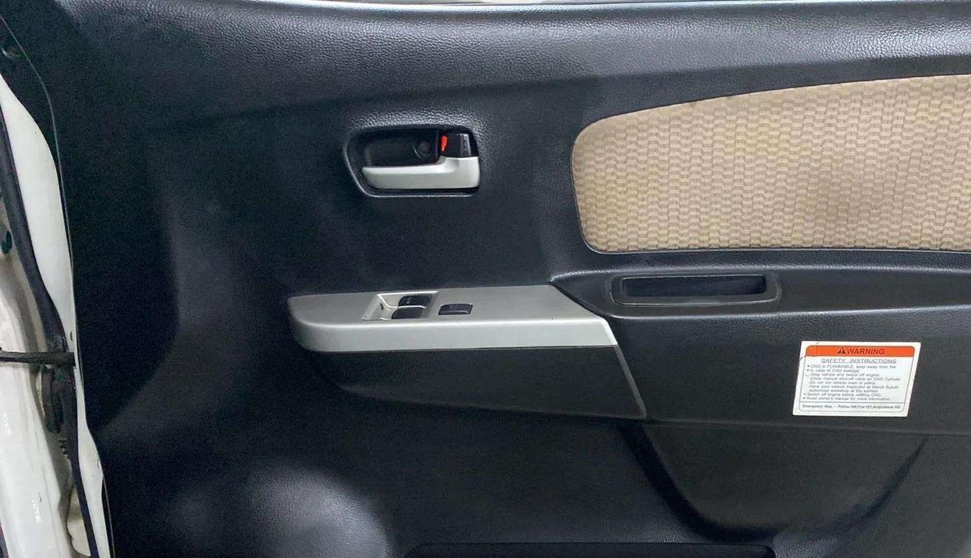 2017 Maruti Wagon R 1.0 LXI CNG, CNG, Manual, 78,027 km, Driver Side Door Panels Control