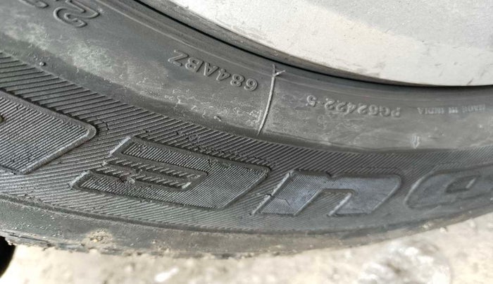 2020 Mahindra XUV500 W5, Diesel, Manual, 66,728 km, Left front tyre - Minor crack