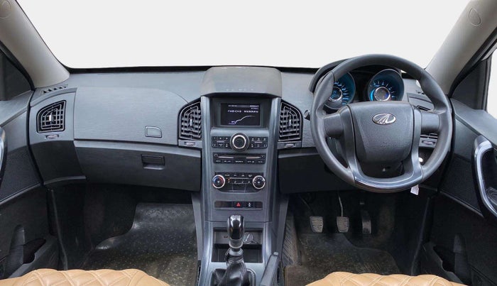 2020 Mahindra XUV500 W5, Diesel, Manual, 66,728 km, Dashboard