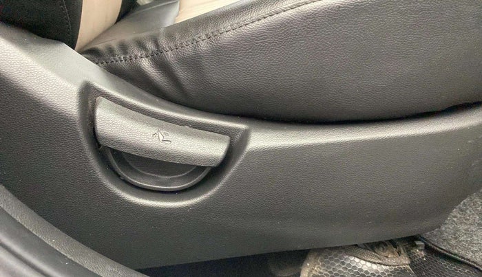 2019 Hyundai Grand i10 MAGNA 1.2 KAPPA VTVT, Petrol, Manual, 27,206 km, Driver Side Adjustment Panel