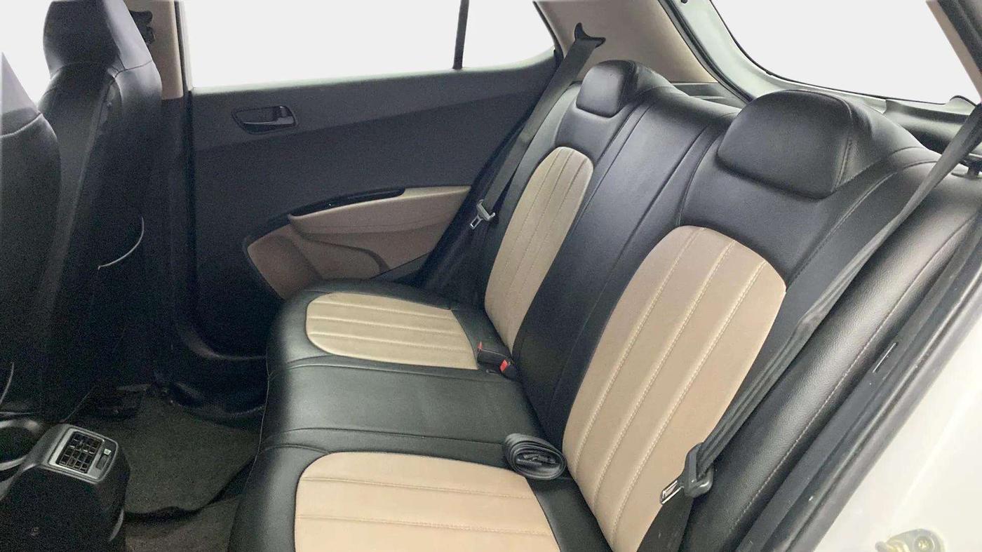 2019 Hyundai Grand i10 MAGNA 1.2 KAPPA VTVT, Petrol, Manual, 27,206 km, Right Side Rear Door Cabin