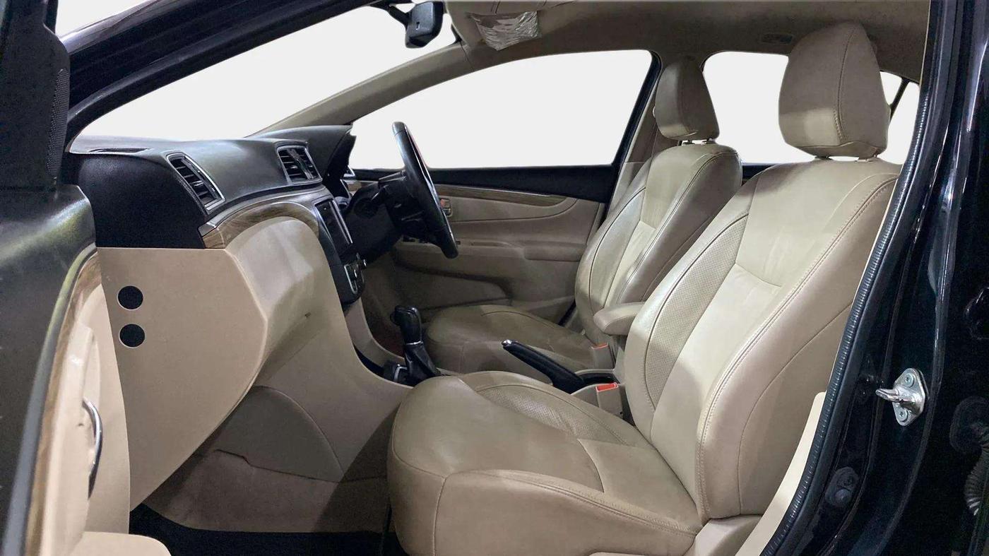 2019 Maruti Ciaz ALPHA  AT 1.5 SHVS PETROL, Petrol, Automatic, 18,619 km, Right Side Front Door Cabin