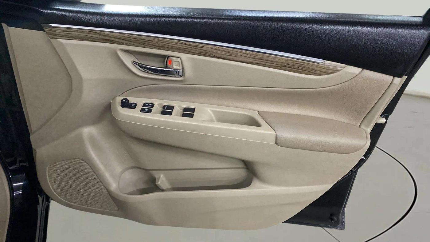 2019 Maruti Ciaz ALPHA  AT 1.5 SHVS PETROL, Petrol, Automatic, 18,619 km, Driver Side Door Panels Control