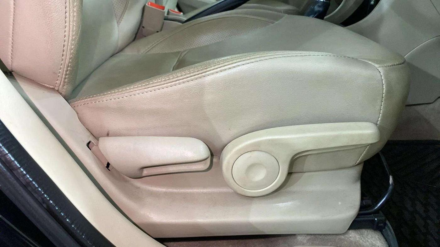 2019 Maruti Ciaz ALPHA  AT 1.5 SHVS PETROL, Petrol, Automatic, 18,619 km, Driver Side Adjustment Panel
