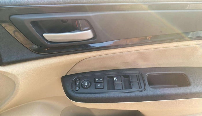 2018 Honda Amaze 1.2L I-VTEC S, Petrol, Manual, 31,894 km, Driver Side Door Panels Control