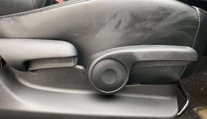 2015 Maruti Ciaz ZXI+ RS, Petrol, Manual, 70,061 km, Driver Side Adjustment Panel