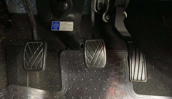 2015 Maruti Ciaz ZXI+ RS, Petrol, Manual, 70,061 km, Pedals