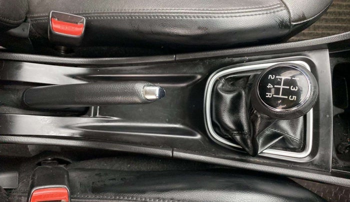 2015 Maruti Ciaz ZXI+ RS, Petrol, Manual, 70,061 km, Gear Lever