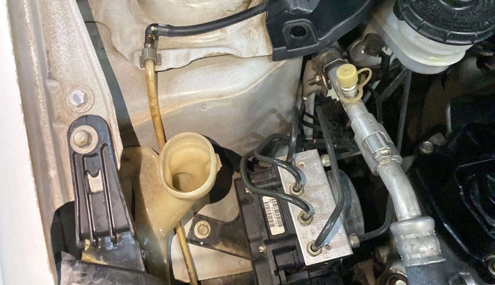 2015 Honda Amaze 1.2L I-VTEC VX, Petrol, Manual, 47,407 km, Front windshield - Wiper bottle cap missing
