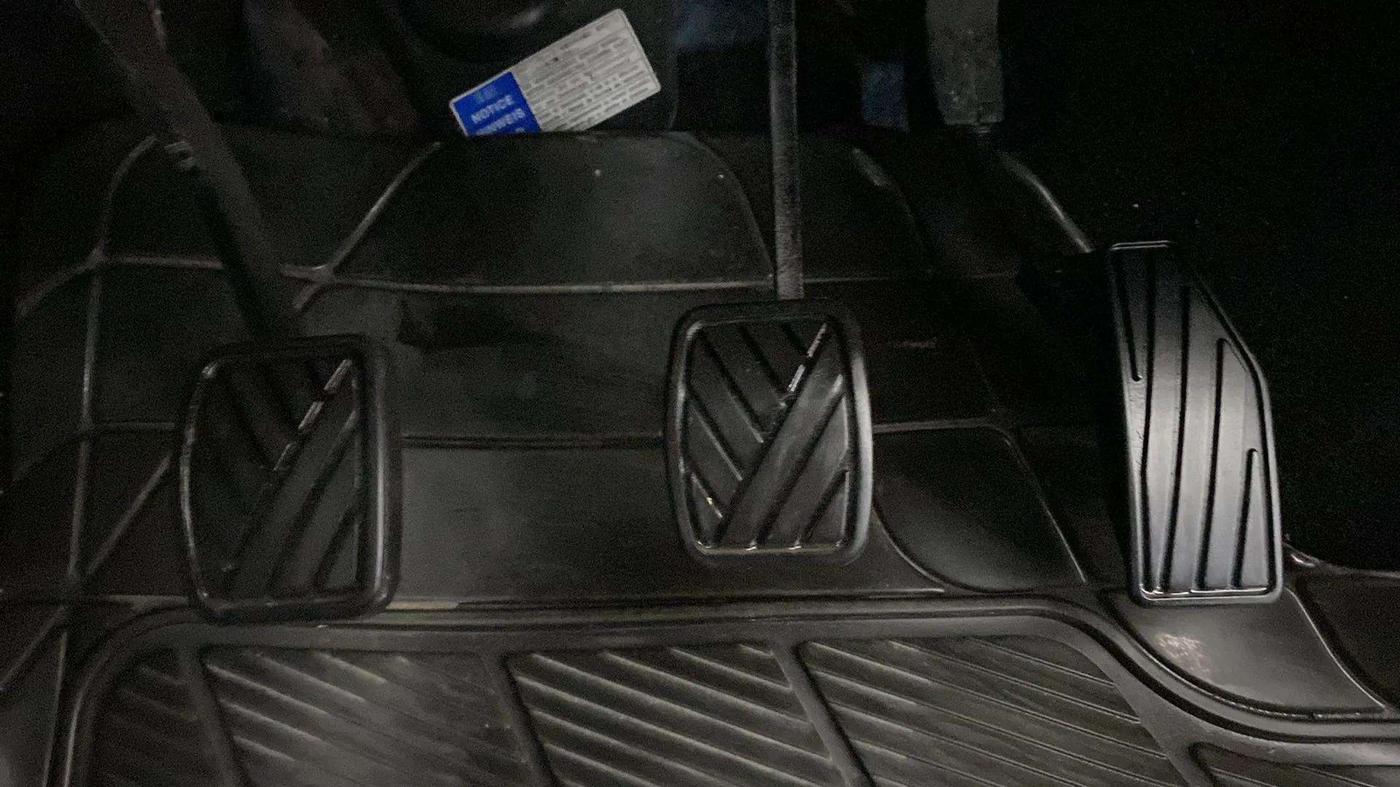 2018 Maruti Swift VXI, Petrol, Manual, 41,576 km, Pedals