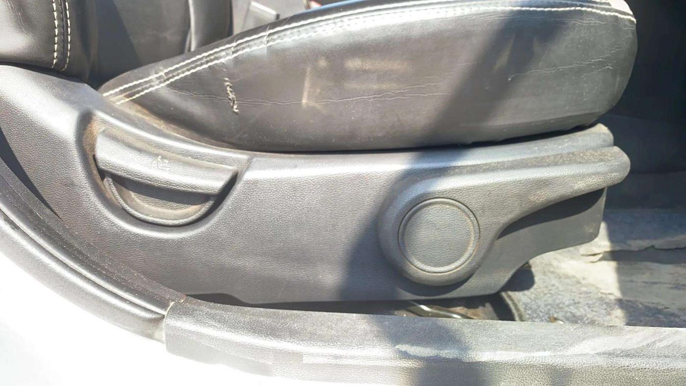 2016 Hyundai Xcent SX 1.2, Petrol, Manual, 86,596 km, Driver Side Adjustment Panel