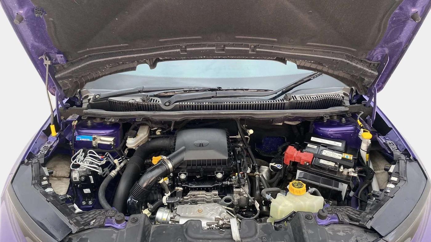 2024 Tata NEXON FEARLESS PURPLE + SUNROOF DUAL TONE 1.2 PETROL, Petrol, Manual, 9,643 km, Open Bonet