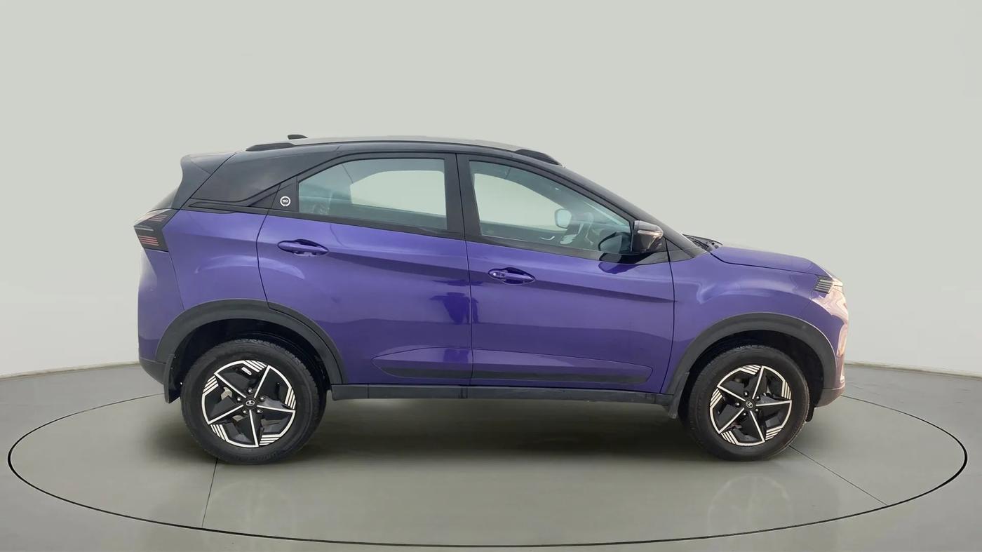 2024 Tata NEXON FEARLESS PURPLE + SUNROOF DUAL TONE 1.2 PETROL, Petrol, Manual, 9,643 km, Right Side