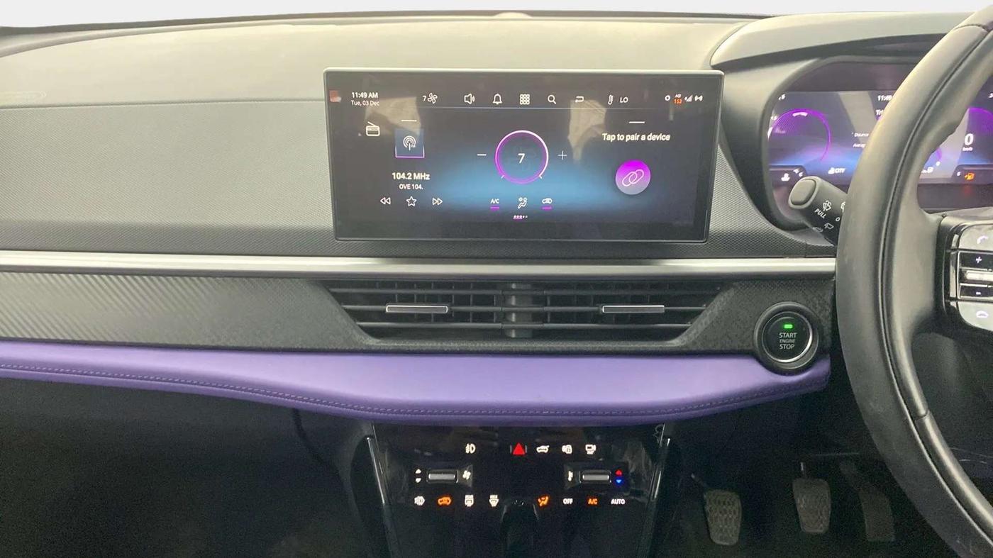 2024 Tata NEXON FEARLESS PURPLE + SUNROOF DUAL TONE 1.2 PETROL, Petrol, Manual, 9,643 km, Air Conditioner