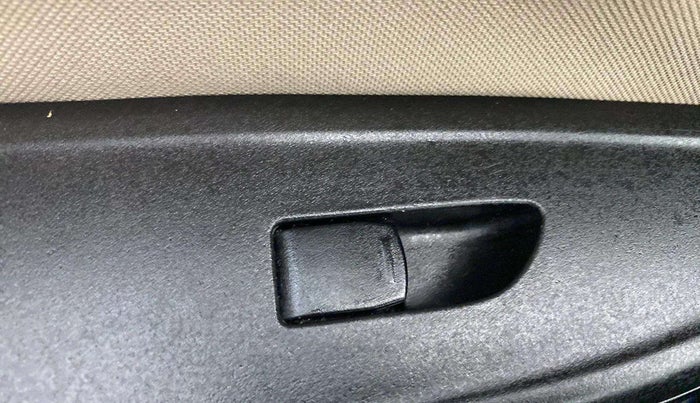 2022 Toyota Glanza S, Petrol, Manual, 21,470 km, Left front window switch / handle - Power window makes minor noise