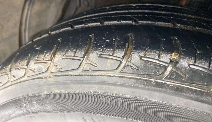 2015 Maruti Ciaz ZXI AT, Petrol, Automatic, 88,243 km, Left front tyre - Minor crack