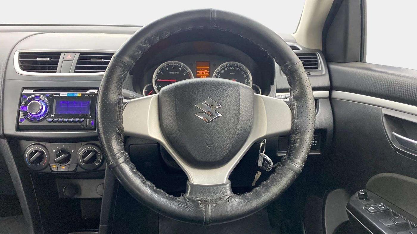 2013 Maruti Swift VXI, Petrol, Manual, 43,296 km, Steering Wheel Close Up