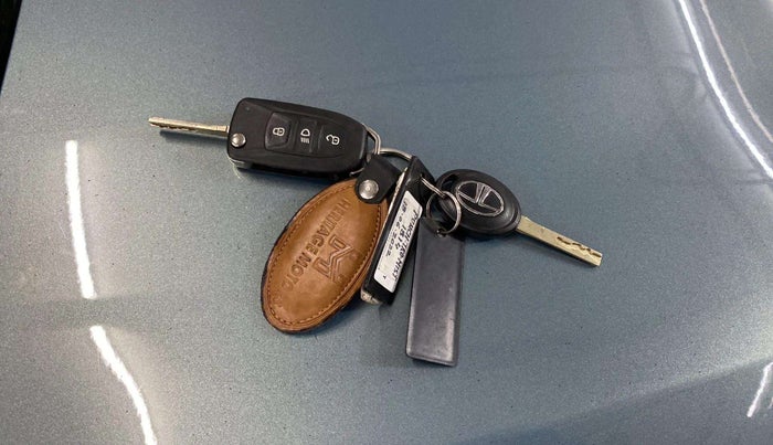 2022 Tata PUNCH ADVENTURE MT, Petrol, Manual, 9,563 km, Key Close Up