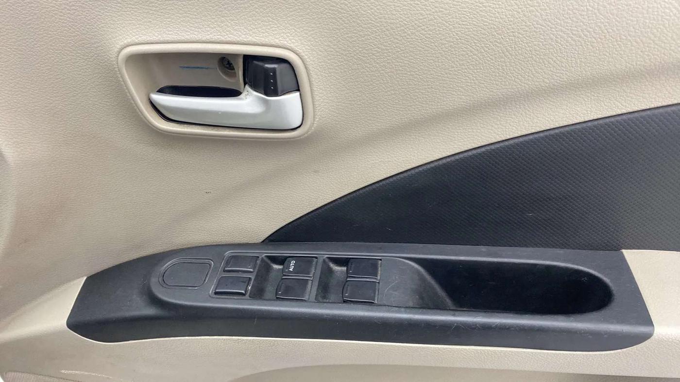 2016 Maruti Celerio VXI (O), Petrol, Manual, 88,430 km, Driver Side Door Panels Control