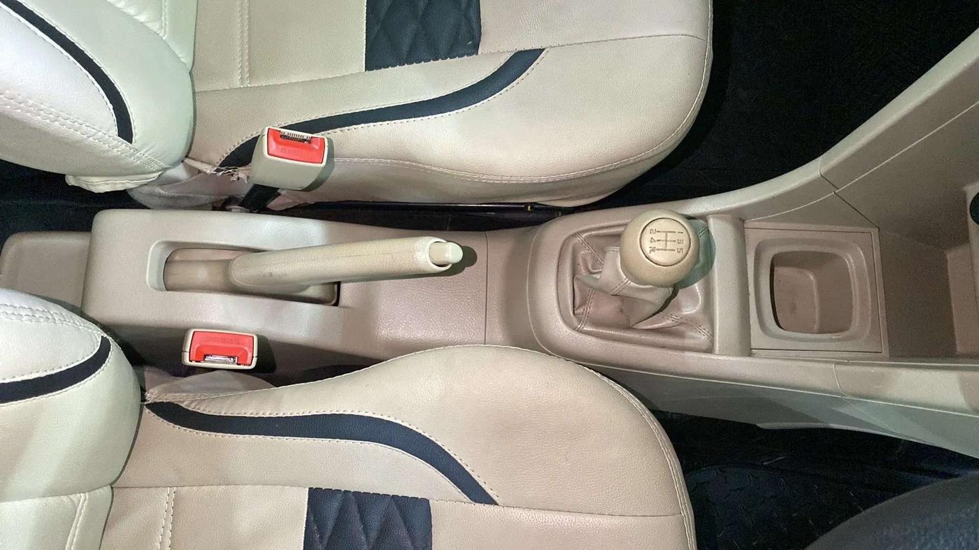 2013 Maruti Swift Dzire LXI, Petrol, Manual, 48,367 km, Gear Lever