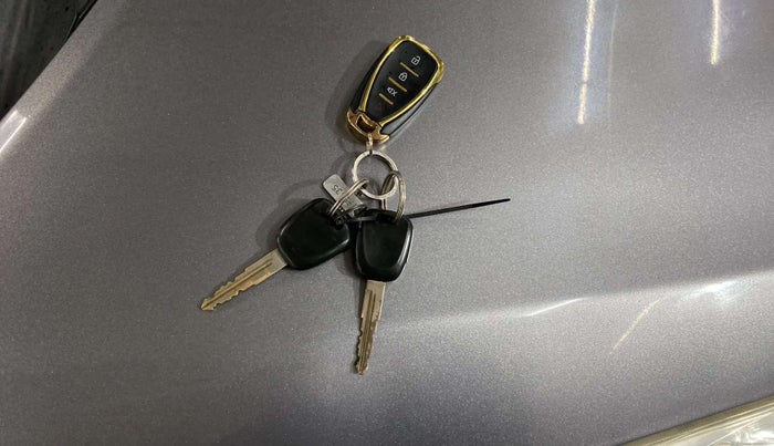 2013 Maruti Swift Dzire LXI, Petrol, Manual, 48,367 km, Key Close Up