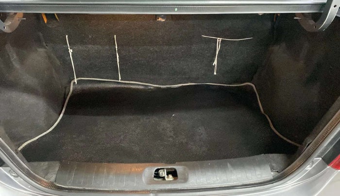 2013 Maruti Swift Dzire LXI, Petrol, Manual, 48,367 km, Dicky (Boot door) - Tool missing