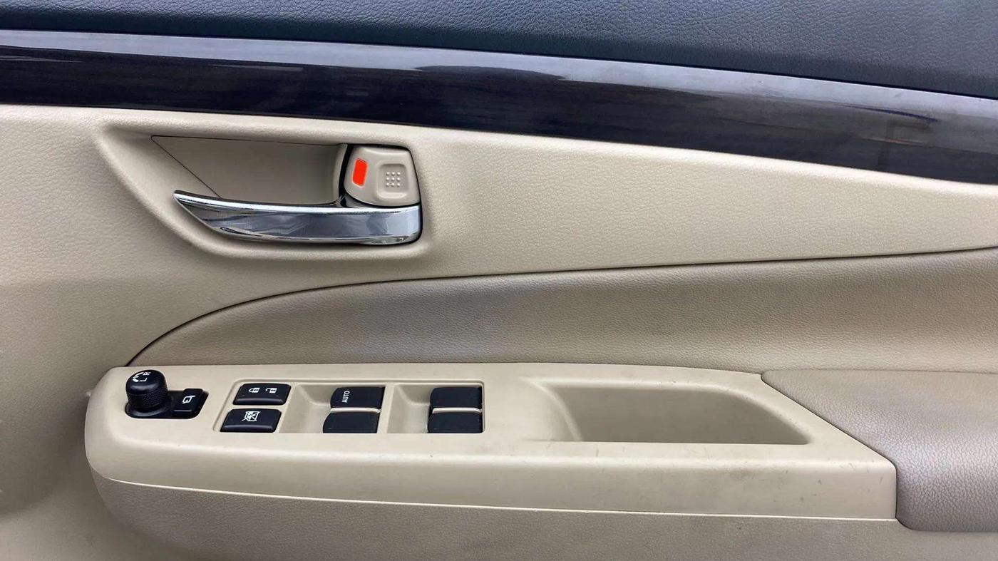 2017 Maruti Ciaz ALPHA 1.4 PETROL, Petrol, Manual, 22,858 km, Driver Side Door Panels Control