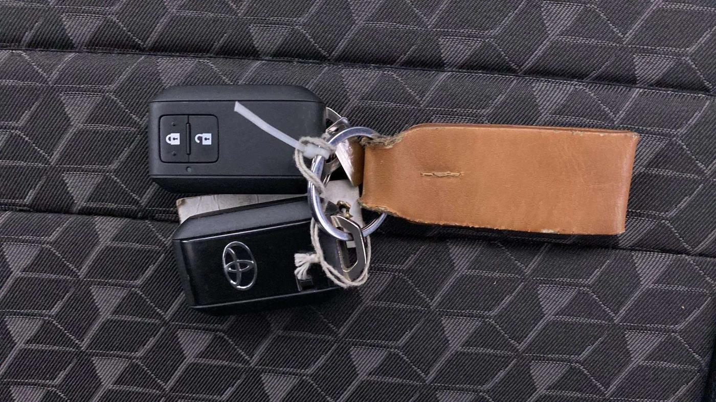 2022 Toyota Glanza G, Petrol, Manual, 17,279 km, Key Close Up