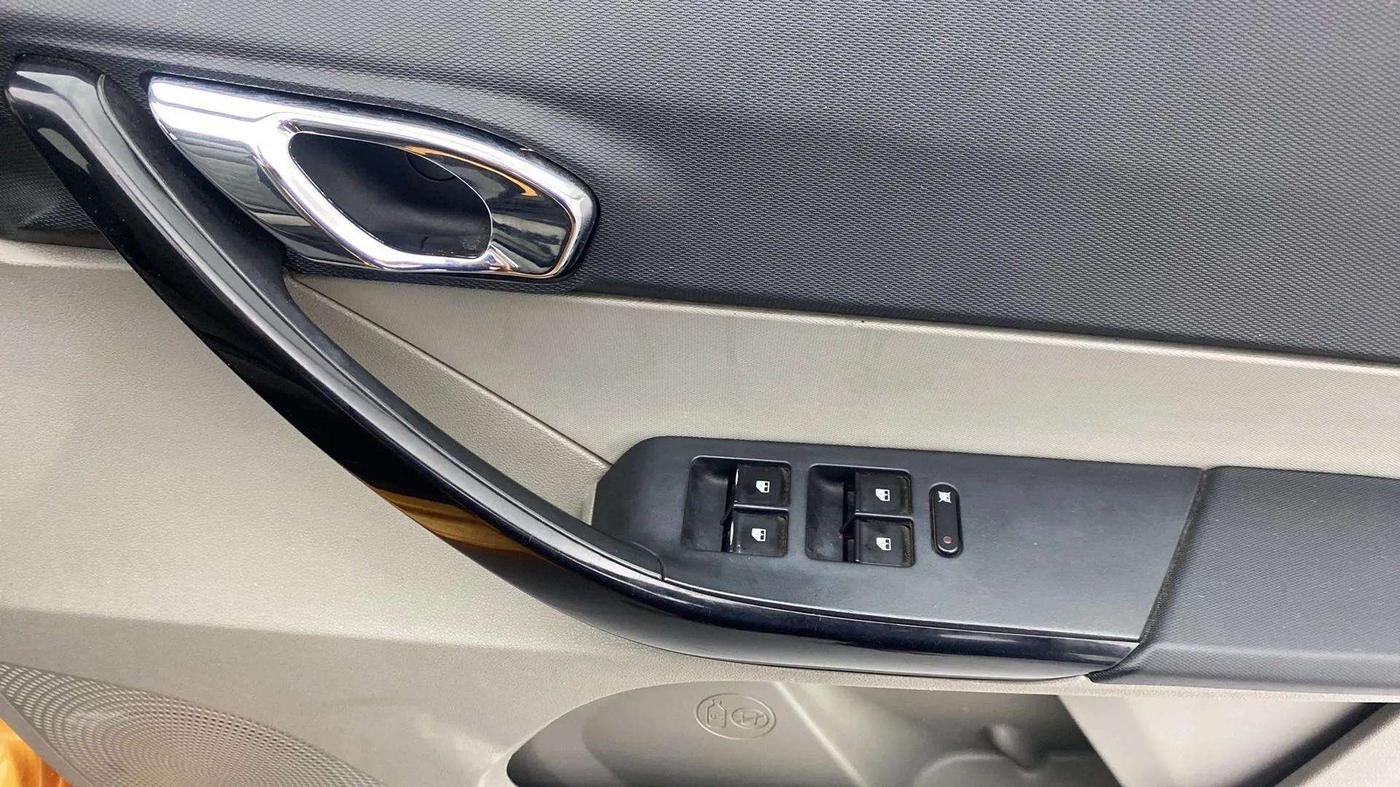 2016 Tata Tiago XZ PETROL, Petrol, Manual, 56,751 km, Driver Side Door Panels Control