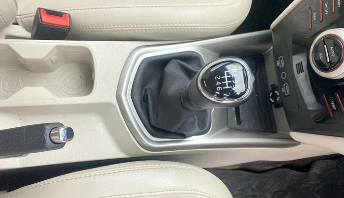 2021 Mahindra XUV300 W8 (O) 1.2 PETROL, Petrol, Manual, 18,573 km, Gear Lever