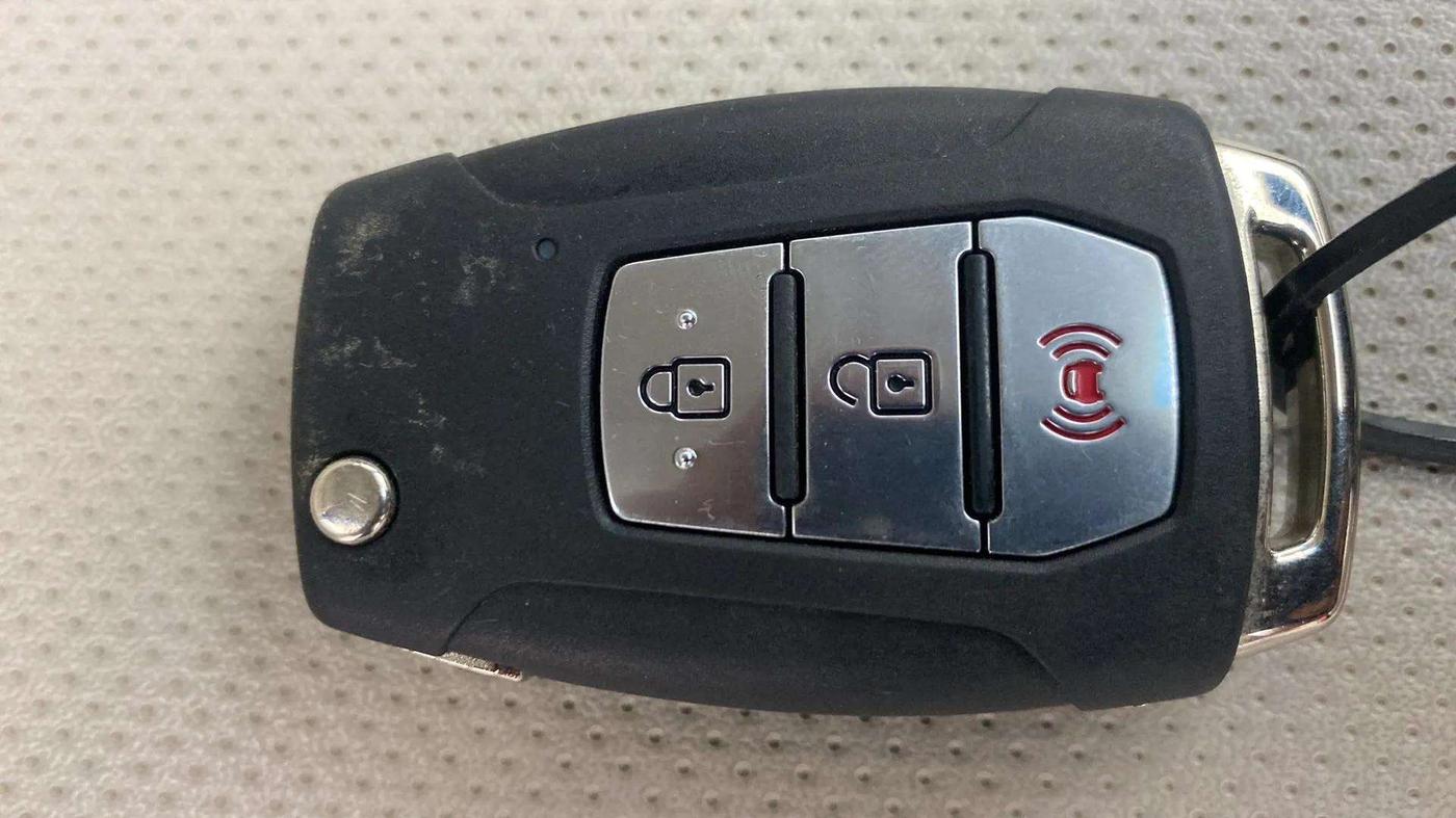 2021 Mahindra XUV300 W8 (O) 1.2 PETROL, Petrol, Manual, 18,573 km, Key Close Up