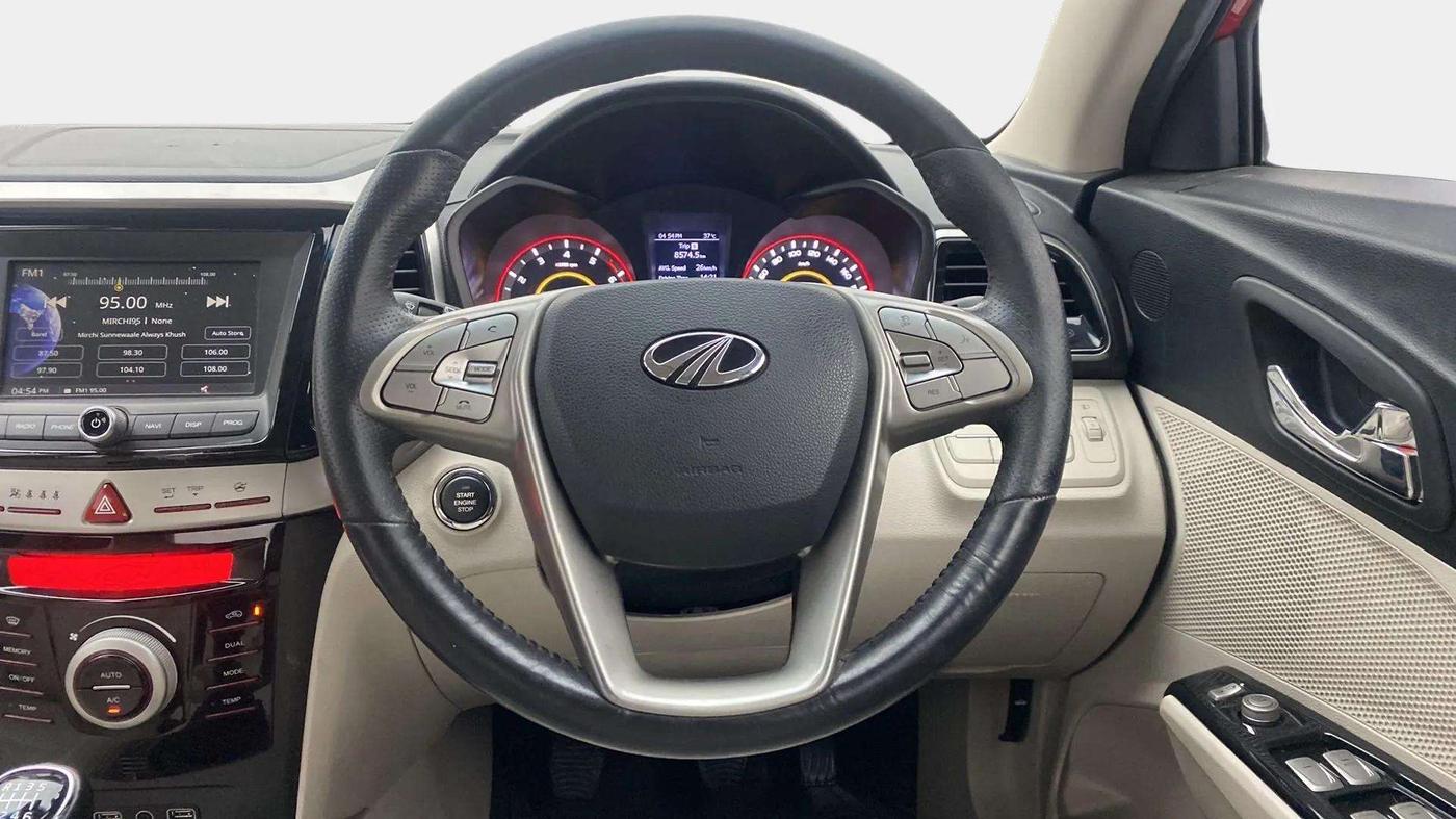 2021 Mahindra XUV300 W8 (O) 1.2 PETROL, Petrol, Manual, 18,573 km, Steering Wheel Close Up