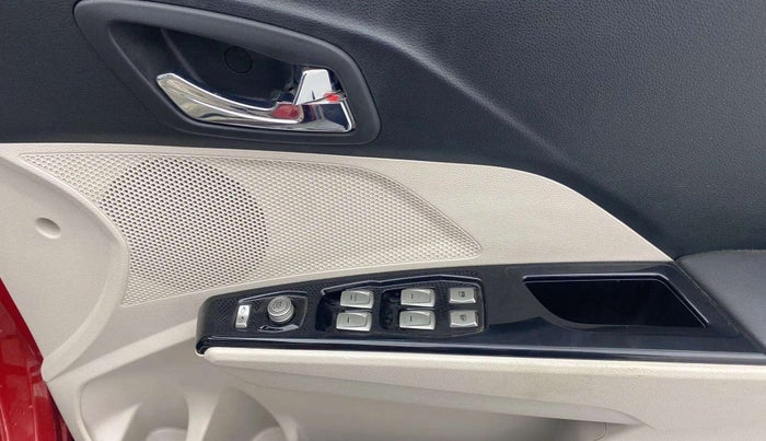 2021 Mahindra XUV300 W8 (O) 1.2 PETROL, Petrol, Manual, 18,573 km, Driver Side Door Panels Control