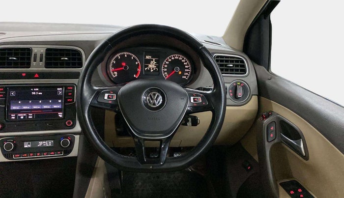 2017 Volkswagen Vento HIGHLINE 1.6 MPI, Petrol, Manual, 28,812 km, Steering Wheel Close Up