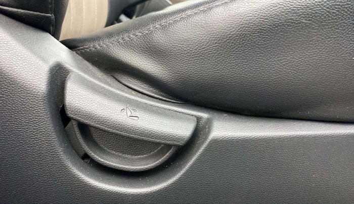 2017 Hyundai Grand i10 SPORTZ (O) 1.2 KAPPA VTVT, Petrol, Manual, 22,850 km, Driver Side Adjustment Panel