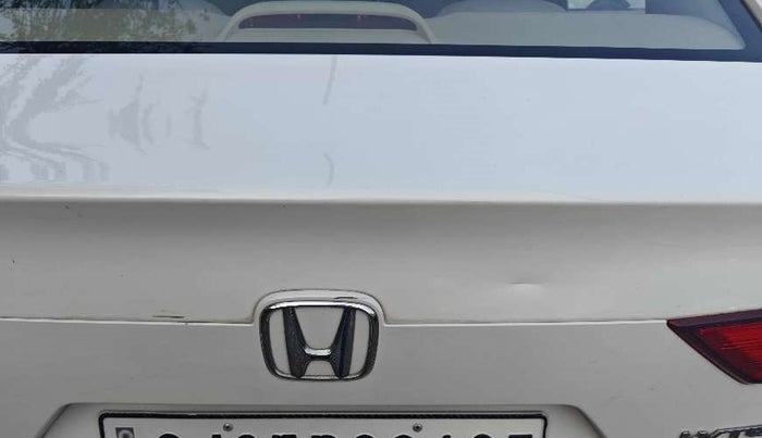 2022 Honda Amaze 1.2L I-VTEC E, Petrol, Manual, 25,576 km, Dicky (Boot door) - Minor scratches