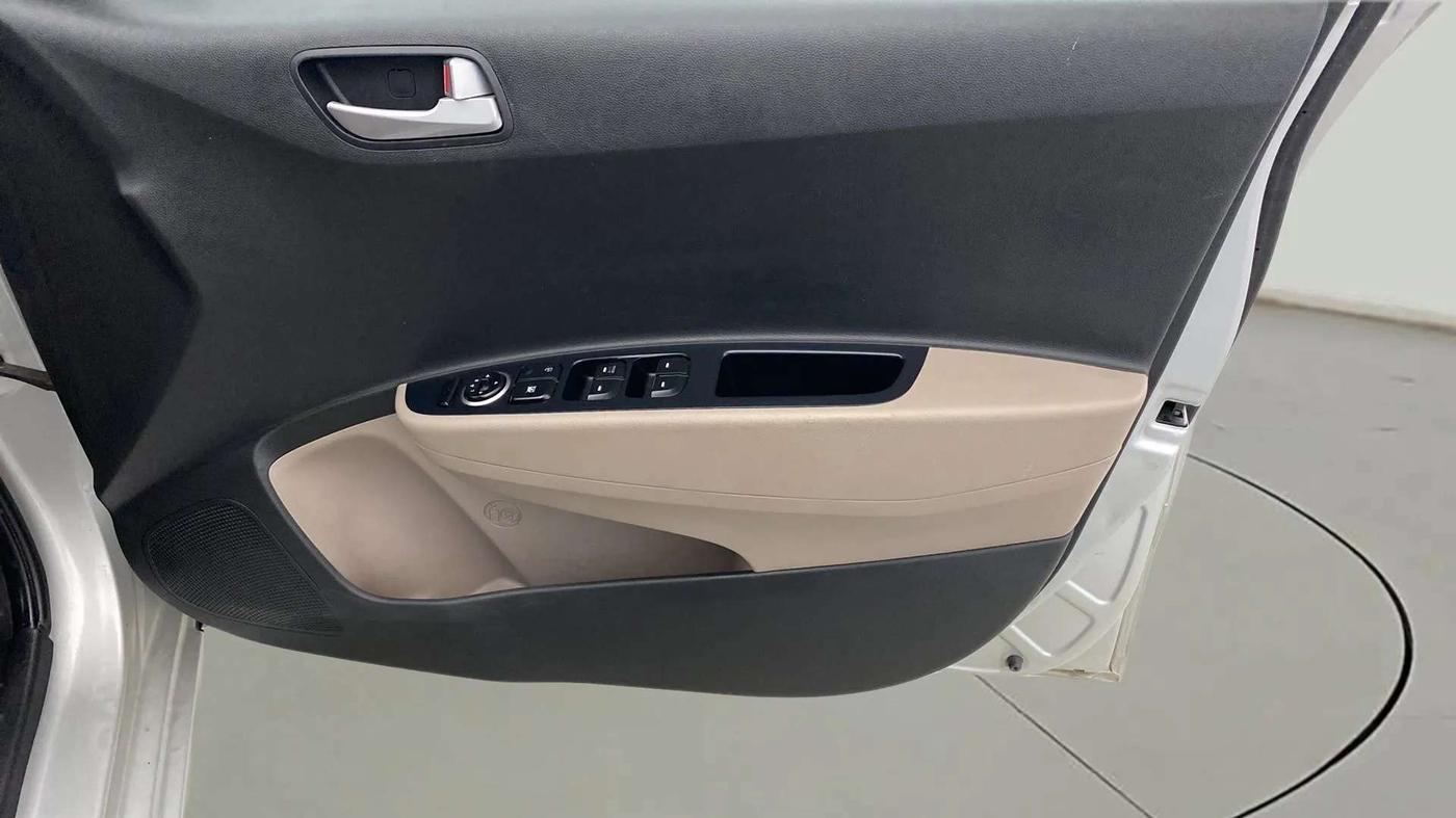 2018 Hyundai Grand i10 SPORTZ 1.2 KAPPA VTVT, Petrol, Manual, 40,498 km, Driver Side Door Panels Control