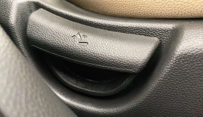 2018 Hyundai Grand i10 SPORTZ 1.2 KAPPA VTVT, Petrol, Manual, 40,498 km, Driver Side Adjustment Panel