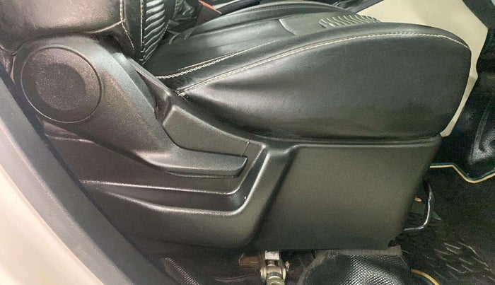 2019 Maruti New Wagon-R LXI CNG (O) 1.0, CNG, Manual, 25,497 km, Driver Side Adjustment Panel