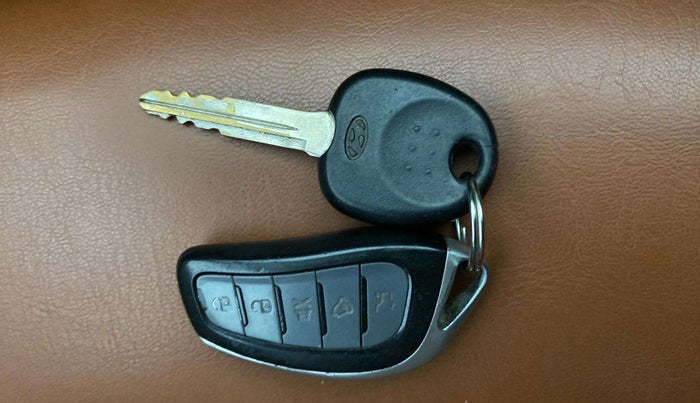 2019 Hyundai NEW SANTRO MAGNA, Petrol, Manual, 71,117 km, Key Close Up