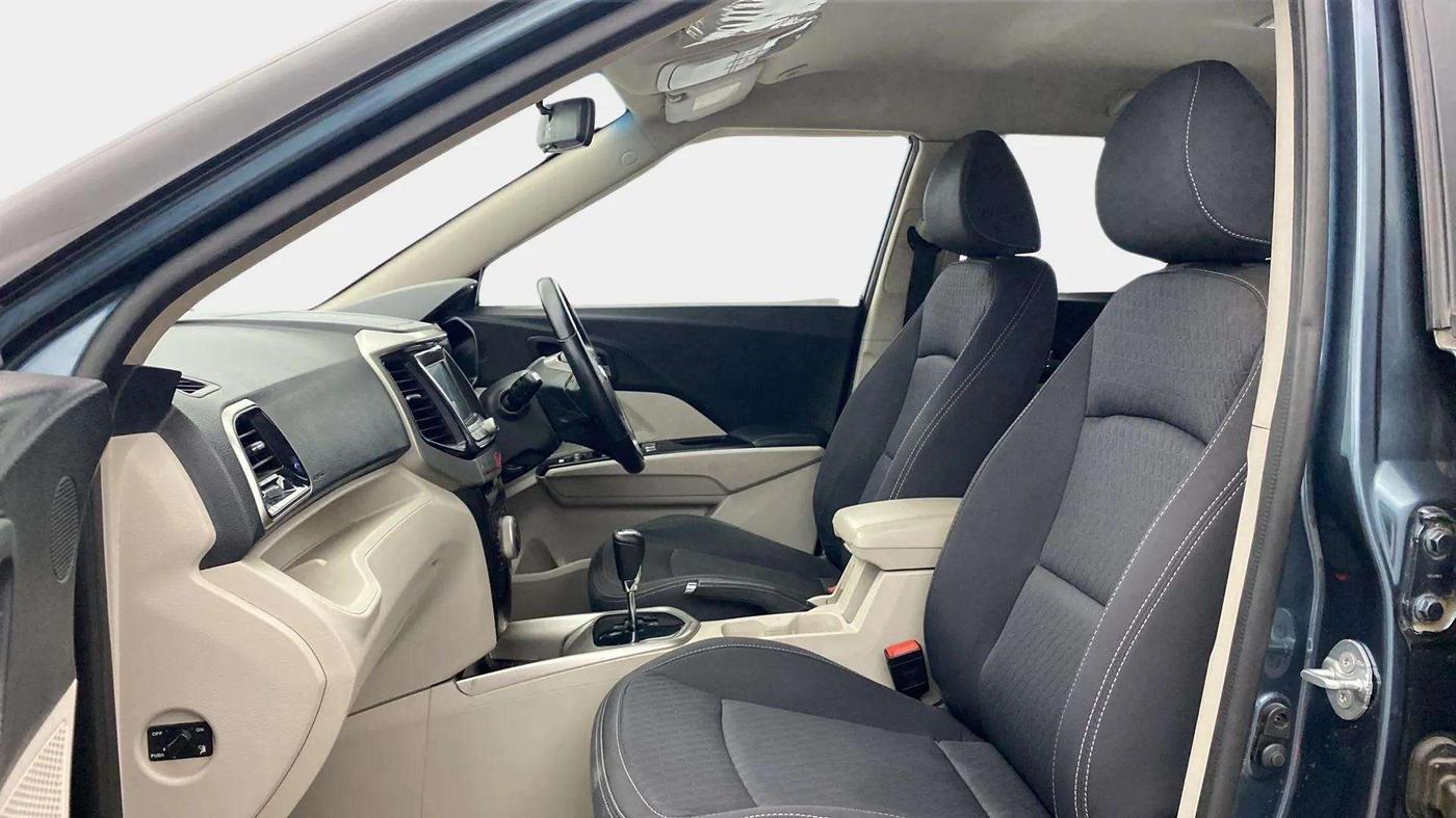 2020 Mahindra XUV300 W8 1.5 DIESEL AMT, Diesel, Automatic, 69,702 km, Right Side Front Door Cabin