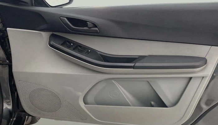 2022 Tata Tiago XT PETROL, CNG, Manual, 57,968 km, Driver Side Door Panels Control