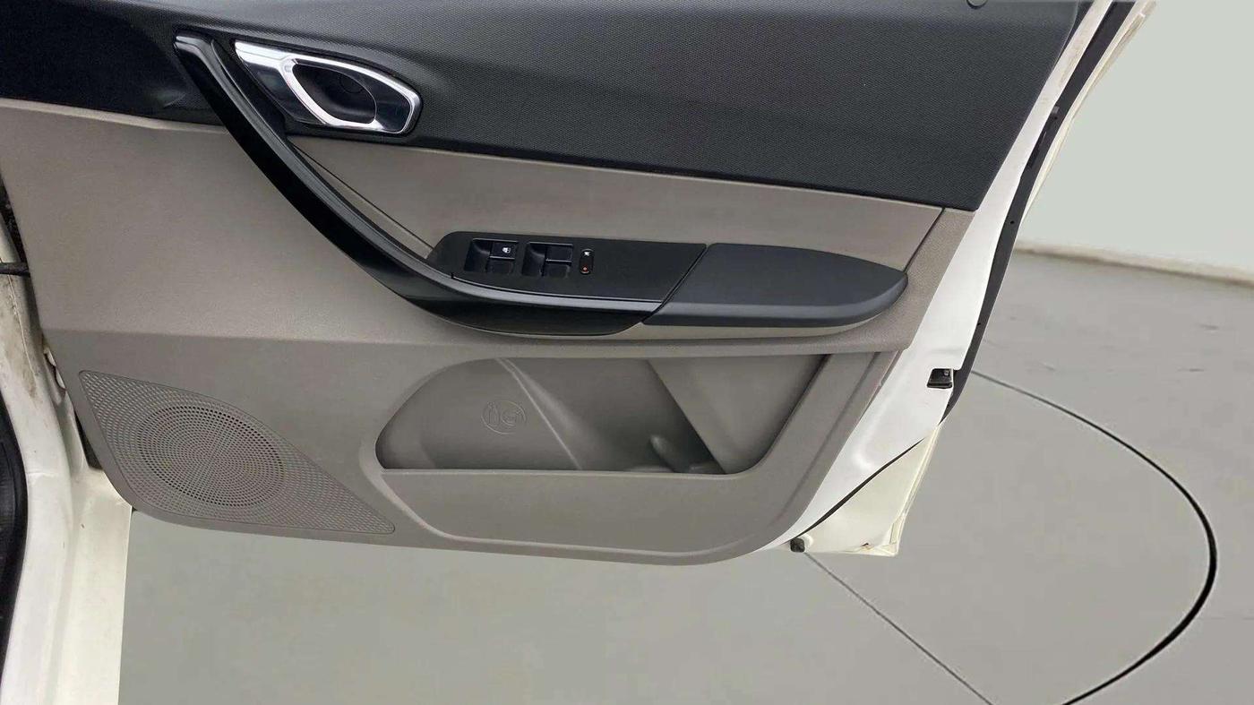 2018 Tata Tiago XZ PETROL, Petrol, Manual, 46,907 km, Driver Side Door Panels Control