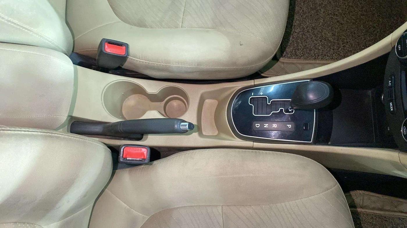 2016 Hyundai Verna 1.6 VTVT S AT, Petrol, Automatic, 80,731 km, Gear Lever