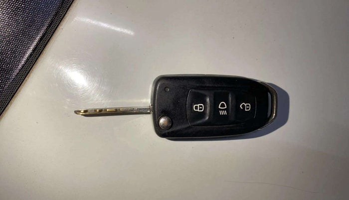2018 Tata Tiago XZ PETROL, Petrol, Manual, 77,126 km, Lock system - Boot door not opening through lever