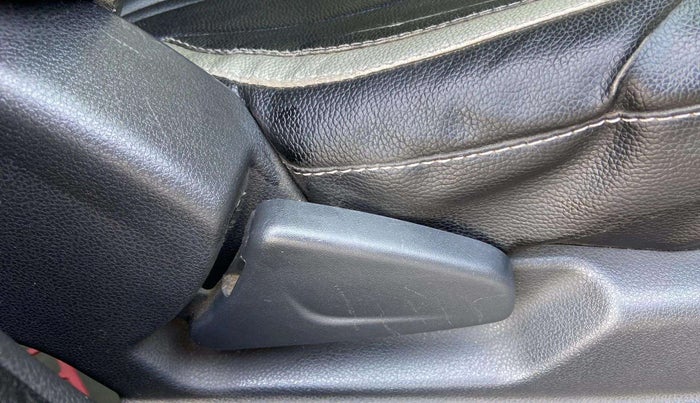 2016 Renault Kwid RXT 1.0 AMT, Petrol, Automatic, 27,671 km, Driver Side Adjustment Panel