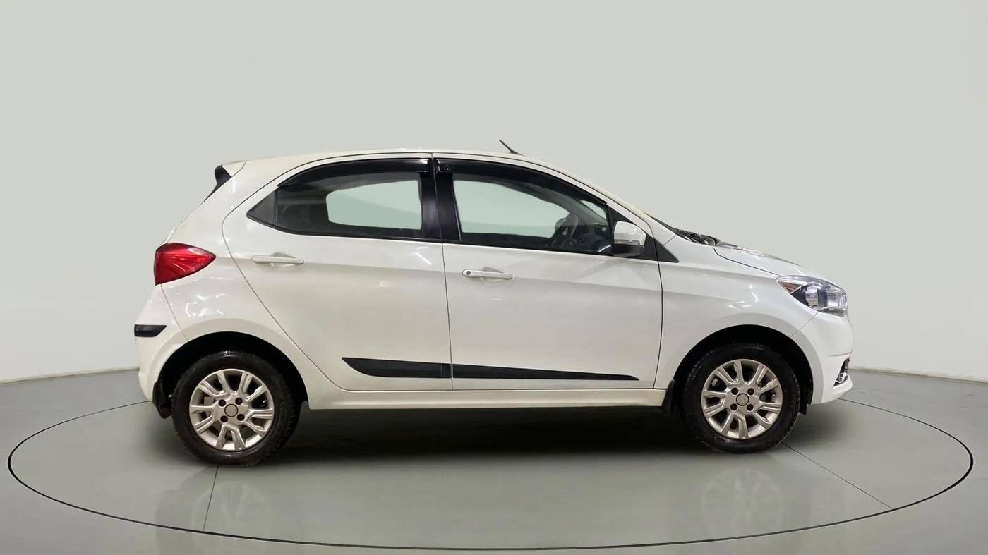 2018 Tata Tiago XZ PETROL, Petrol, Manual, 11,434 km, Right Side View